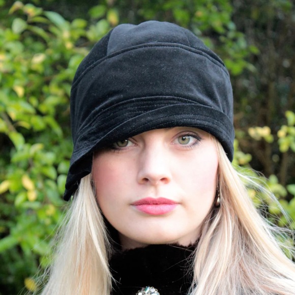 Bespoke Anna Chocola Ines Cloche - Picture 13 of 14